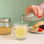 Sollten wir nach einer fettigen Mahlzeit Wasser trinken?